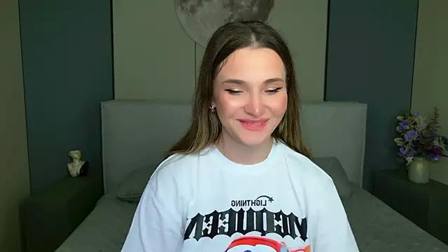 Lina Sinerz online show from 04-19-26, 08:33