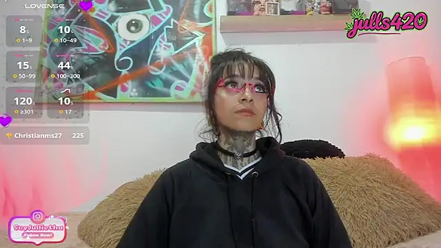 Julls420  online show from 06-18-26, 09:14