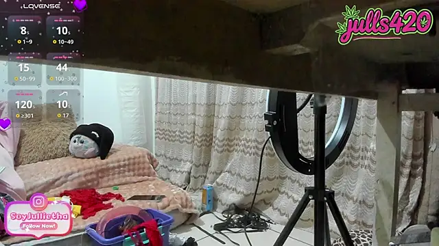 Julls420  online show from 07-12-26, 03:30