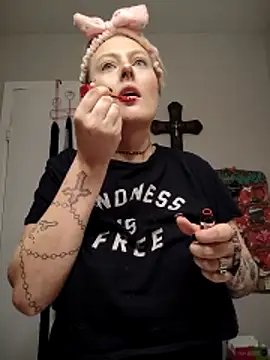 SpiderRose online show from 12-19-25, 01:34