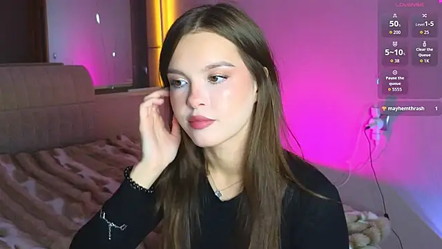 Snapshot of MoonJoyce chatting on 12-22-25, 03:09 MoonJoyce online show from 12-22-25, 03:09