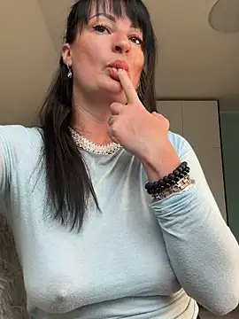 CherryCherry03 online show from 04-20-26, 07:55