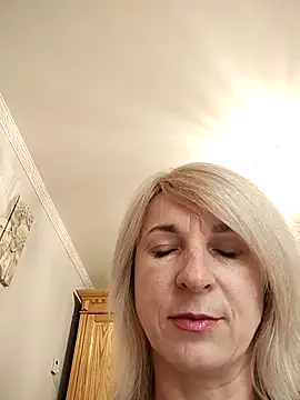 Snapshot of AhlyssaLove1155 chatting on 05-29-26, 04:16 AhlyssaLove1155 online show from 05-29-26, 04:16