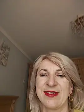 Snapshot of AhlyssaLove1155 chatting on 06-11-26, 03:10 AhlyssaLove1155 online show from 06-11-26, 03:10