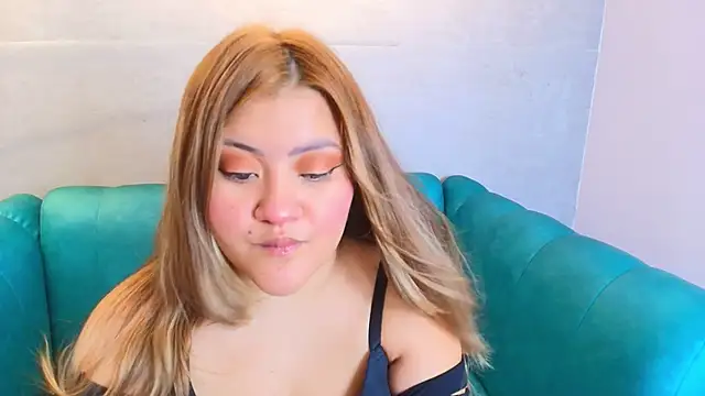 Snapshot of Sofia__Saenz chatting on 12-17-25, 12:11 Sofia Saenz online show from 12-17-25, 12:11