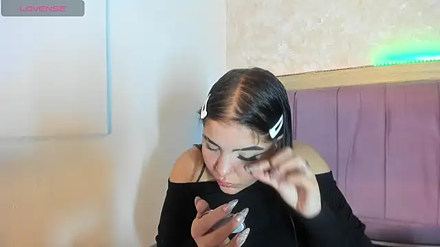 Snapshot of alunnaclarkcm chatting on 12-15-25, 09:41 alunnaclarkcm online show from 12-15-25, 09:41