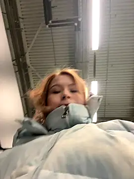 Snapshot of _Little_Ginger chatting on 12-17-25, 04:29 Little Ginger online show from 12-17-25, 04:29