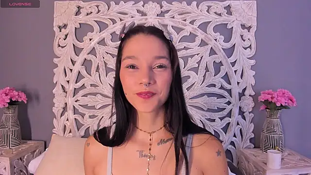 Snapshot of loraineblake chatting on 12-22-25, 01:08 loraineblake online show from 12-22-25, 01:08