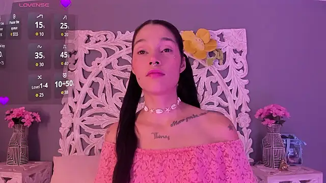 Snapshot of loraineblake chatting on 01-13-26, 03:17 loraineblake online show from 01-13-26, 03:17