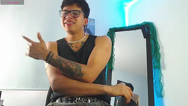 DerekMoon online show from 01-05-26, 07:06