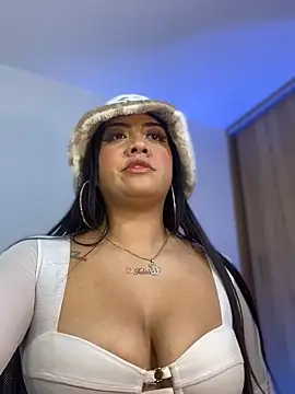 yeniffer valens online show from 12-14-25, 07:58