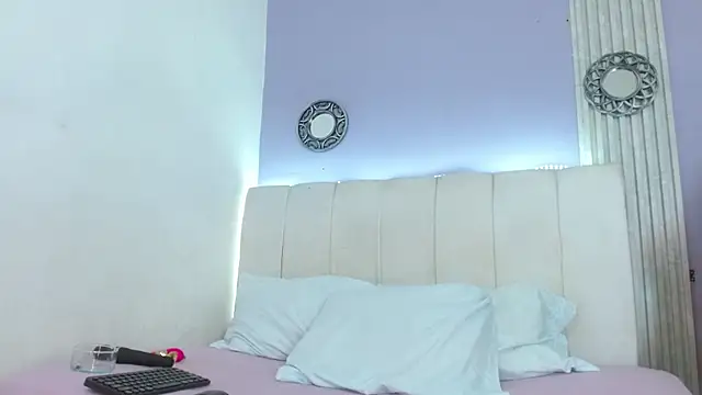 mia collin  online show from 01-11-26, 01:10