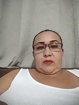 Nini Love  online show from 04-11-26, 02:16