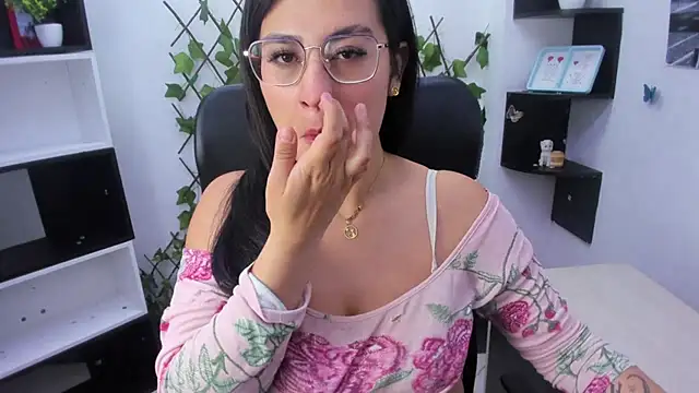 sophi hardd  online show from 04-01-26, 01:34