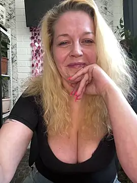 JenniferCarmen online show from 02-16-26, 09:05