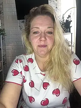 Snapshot of JenniferCarmen chatting on 04-29-26, 02:15 JenniferCarmen online show from 04-29-26, 02:15