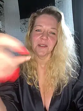 Snapshot of JenniferCarmen chatting on 05-12-26, 01:14 JenniferCarmen online show from 05-12-26, 01:14