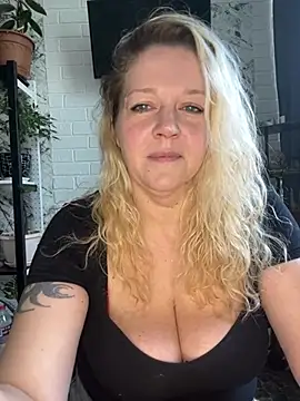 Snapshot of JenniferCarmen chatting on 05-27-26, 06:21 JenniferCarmen online show from 05-27-26, 06:21
