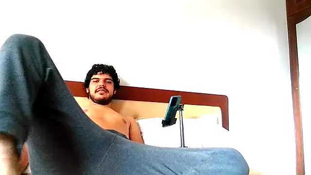 Hot Contrasts online show from 04-30-26, 08:26