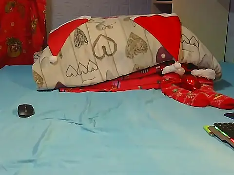 Snapshot of Pintiliescu chatting on 12-21-25, 02:35 Pintiliescu online show from 12-21-25, 02:35