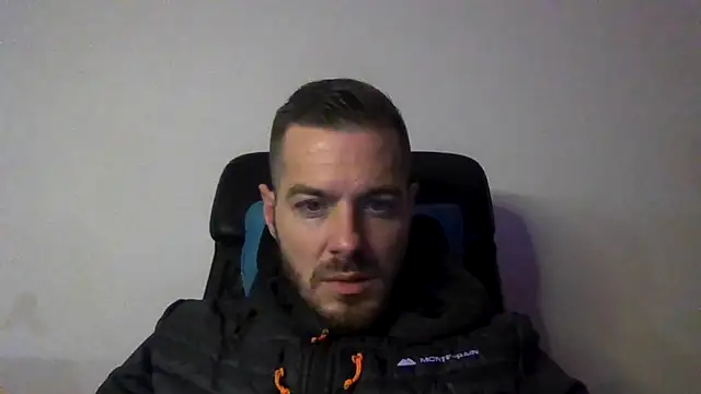 Snapshot of cheekycherryx chatting on 12-17-25, 02:06 cheekycherryx online show from 12-17-25, 02:06