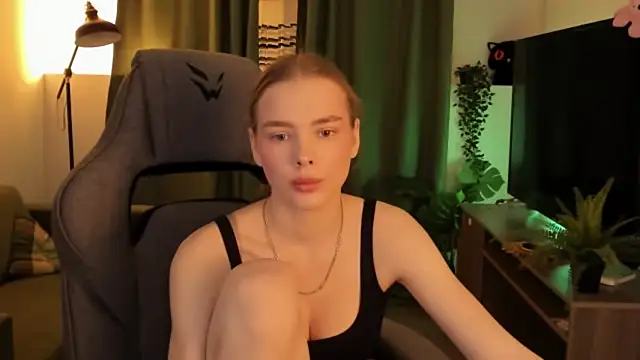 Snapshot of BellaHaadiid chatting on 01-13-26, 09:47 BellaHaadiid online show from 01-13-26, 09:47