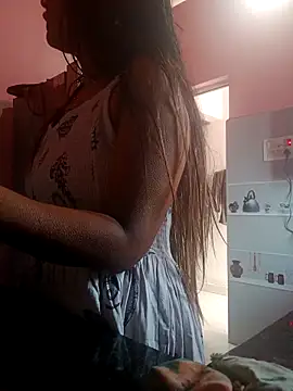 nehakapoor89 online show from 12-17-25, 09:04