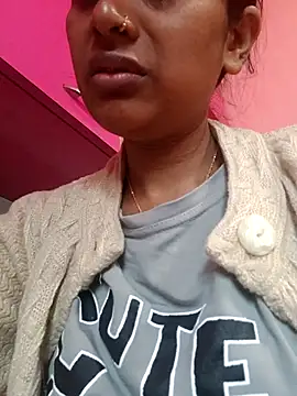 nehakapoor89 online show from 12-18-25, 09:04