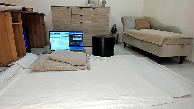 classy medea online show from 04-04-26, 11:02