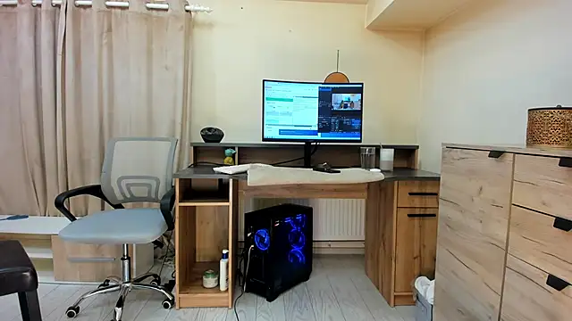 Snapshot of classy_medea chatting on 05-11-26, 12:27 classy medea online show from 05-11-26, 12:27
