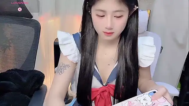 Snapshot of Yvonne-07 chatting on 12-18-25, 12:22 Yvonne-07 online show from 12-18-25, 12:22