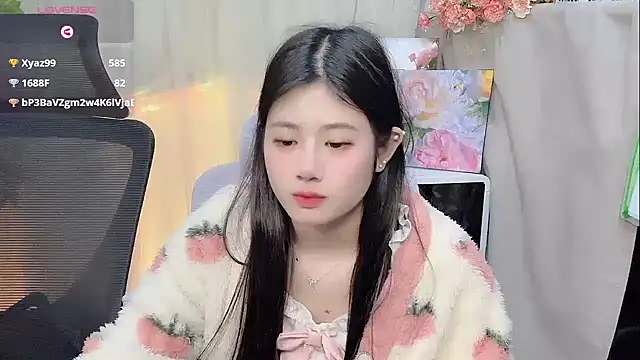 Snapshot of Yvonne-07 chatting on 12-21-25, 12:07 Yvonne-07 online show from 12-21-25, 12:07