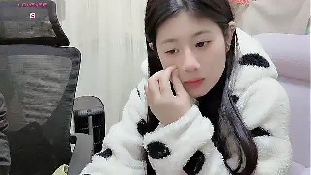 Snapshot of Yvonne-07 chatting on 01-09-26, 03:04 Yvonne-07 online show from 01-09-26, 03:04