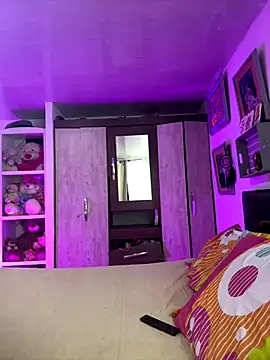 Aurora Dolce online show from 12-16-25, 03:11