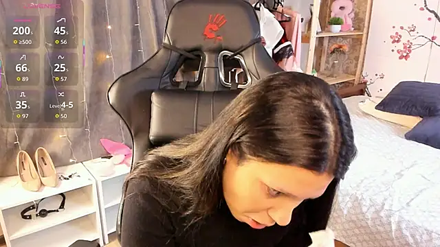 Nicole Pars online show from 12-18-25, 07:25