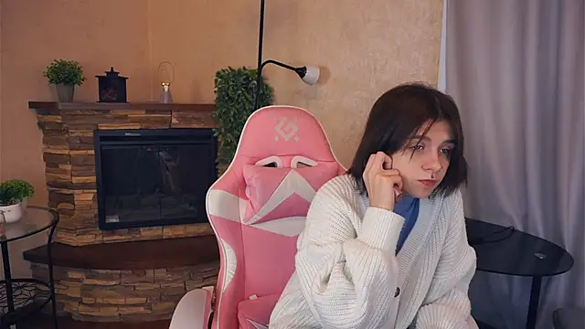 IleanaPishko online show from 12-16-25, 09:03