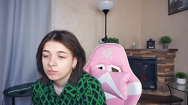 IleanaPishko online show from 12-23-25, 08:12