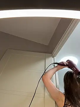 Snapshot of LucieBliss chatting on 12-18-25, 12:33 LucieBliss online show from 12-18-25, 12:33