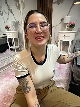 Snapshot of Annyhathatway chatting on 05-15-26, 10:50 Annyhathatway online show from 05-15-26, 10:50