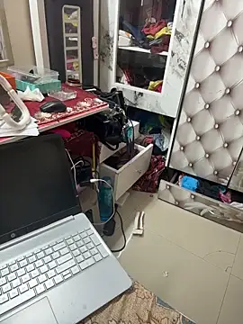 butterflyslay online show from 04-21-26, 01:07