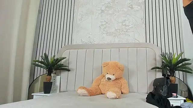 DaryaRee online show from 12-16-25, 05:34