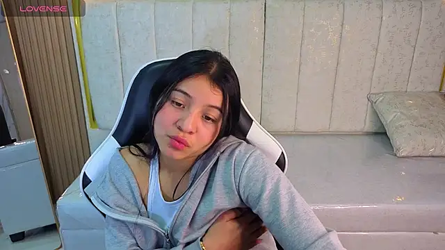 Sofi Adams Tx online show from 12-17-25, 01:39