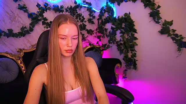 MollyyMayy online show from 12-15-25, 05:06