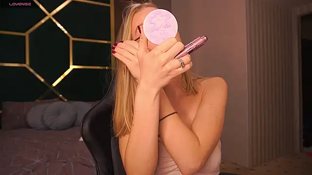 MollyyMayy online show from 04-11-26, 07:18