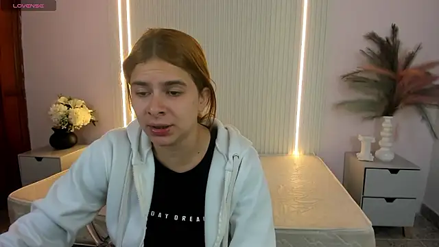 VivianOwen9 online show from 02-16-26, 12:56