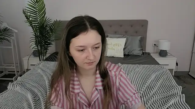 Snapshot of CyrenaLuxe chatting on 03-22-26, 10:07 CyrenaLuxe online show from 03-22-26, 10:07