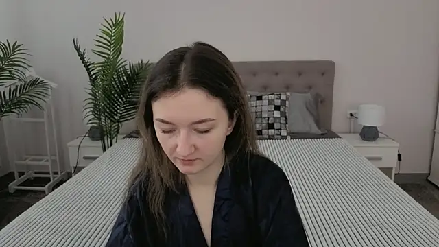 Snapshot of CyrenaLuxe chatting on 03-25-26, 06:41 CyrenaLuxe online show from 03-25-26, 06:41