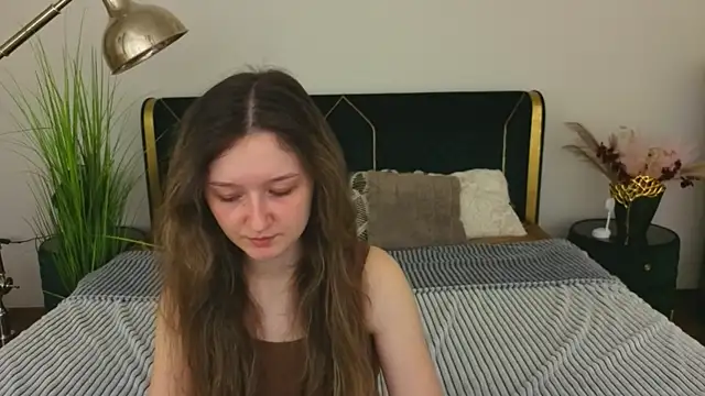 Snapshot of CyrenaLuxe chatting on 03-28-26, 08:41 CyrenaLuxe online show from 03-28-26, 08:41