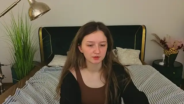 Snapshot of CyrenaLuxe chatting on 03-29-26, 08:47 CyrenaLuxe online show from 03-29-26, 08:47