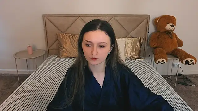 Snapshot of CyrenaLuxe chatting on 04-06-26, 02:18 CyrenaLuxe online show from 04-06-26, 02:18